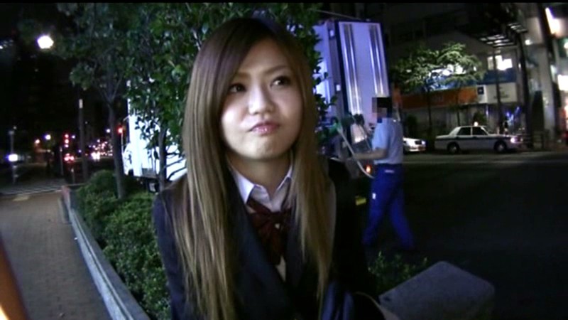 ＜JK＞ 深夜に歓楽街を徘徊している女子校生は泊る場所が無くって困って...
