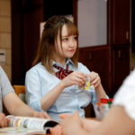 ＜JK＞ 『そんなにグリグリしないで…声出ちゃうよ！』超カワイイ巨乳妹がロングスカートの中で即生ハメ要求！ 愛宝すず 『高画質』