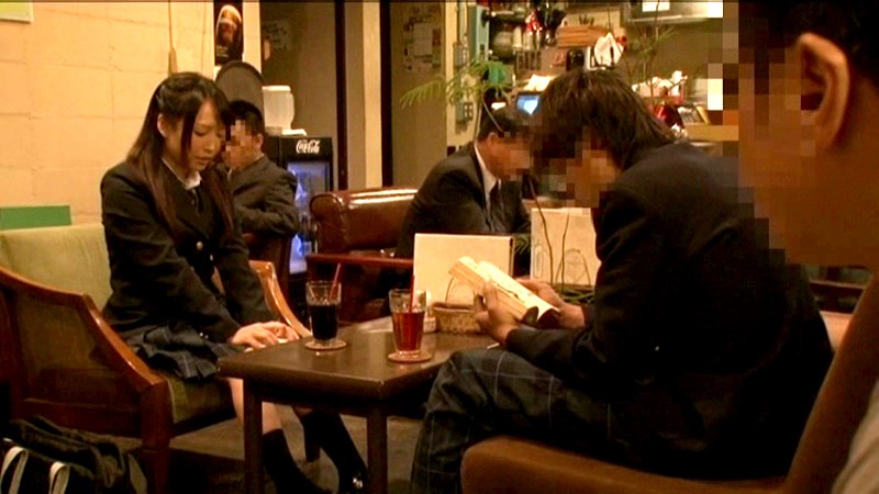 ＜JK＞ 青い瞳で何度も視線をあわせてくる女子校生は 嫌がりながらも感...