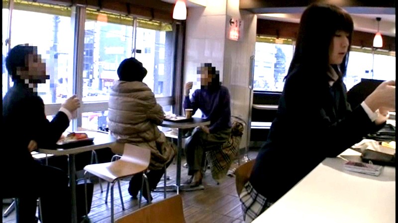 ＜JK＞ 街で女子校生を見かけては、あんな子とイヤらしいことできたらな...