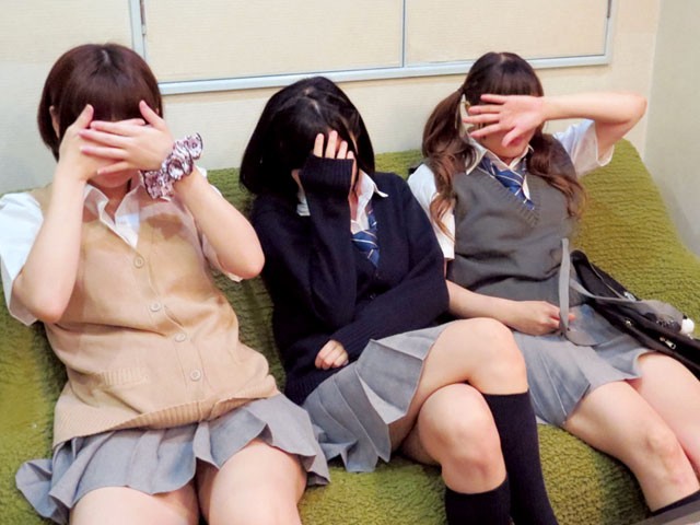 ＜JK＞ JK￥撮り みんなでヤレば怖くない！？緊張でプルプル！お嬢様...