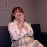 ＜JK＞ パコ撮りNo.77 気持ち良くなっているオジサンの顔を見るのが好きなJ●に「ゴムを忘れた…」と嘘をついたら「ナマで、全然イイですよ♪」と言うのでそのまま連続中出しした！ 『高画質』