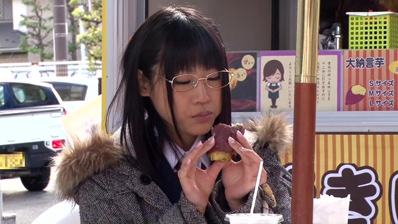 ＜JK＞ 焼き芋の移動販売車になりすまし女子○生に媚薬をかけて食べさせ...