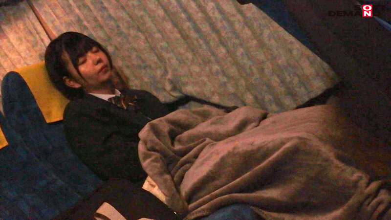 ＜JK＞ 【一般入試の会場へむかうショートヘア女子〇生】大学受験のため...