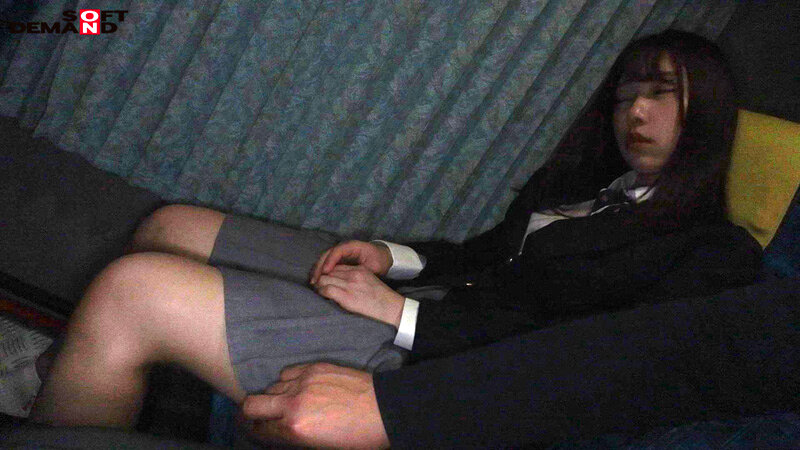 ＜JK＞ 【総合型選抜の面接会場へむかう巨乳女子〇生】大学受験のため地...