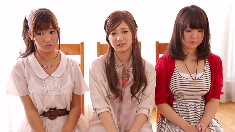 ＜JK＞ 18歳限定3人同時にAV DEBUT！！ 母校の制服を着て初...