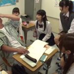 ＜JK＞ 人生60年、結婚はおろか一度も彼女が出来た事ないワシに初めてのモテ期が！！今までまともに勉強して来なかったワシは意を決して夜間の定時制●校へ入学したら男はまさかのワシ一人！！ 『高画質』