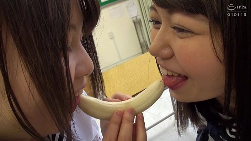 ＜JK＞ 某県女子校内で撮影 イタズラ！？微レズ！？同級生をかる～いノ...