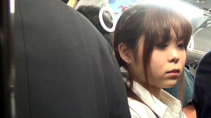 ＜JK＞ 満員バスで隣の女にこっそり浣腸、お漏らしを堪える下半身はチ○...