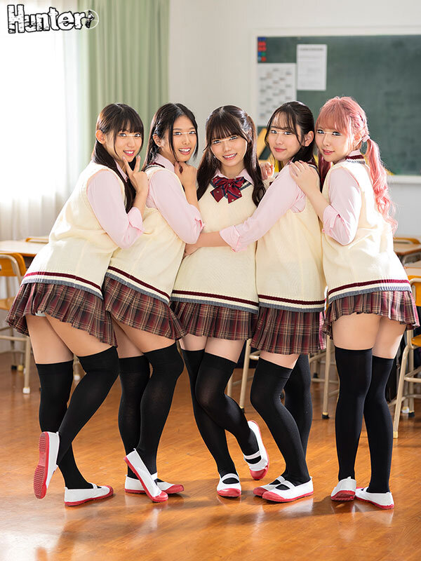 ＜JK＞ ニーハイ×ミニスカ=絶対領域パンチラ！学校は99％女子しかい...