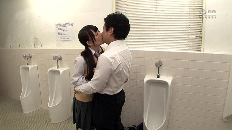 ＜JK＞ 男子トイレのエッチ好きな女子学生 男子トイレで変な音がしてい...