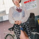 ＜JK＞ 突然のゲリラ豪雨で駐輪場で雨宿りしているずぶ濡れの同級生の透け透けの下着に興奮して、我慢できなくなったボクは何度もイキ続けるほどハードピストンでイカセ続け、最後は中出しまでしてしまいました。 『高画質』