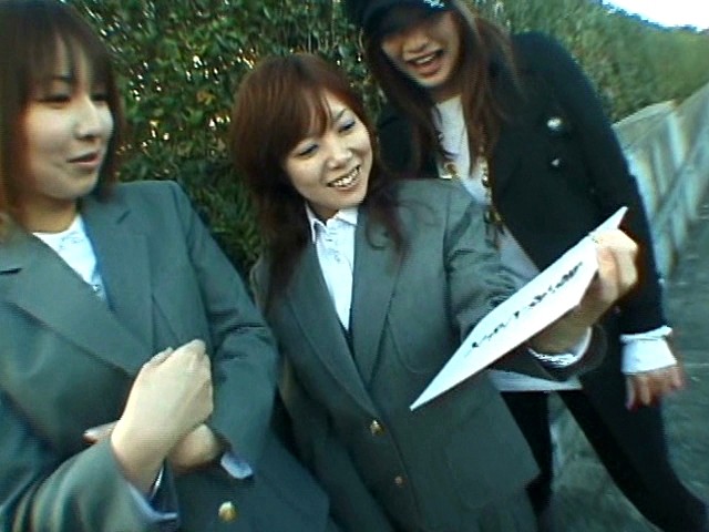 ＜JK＞ 女子校生の皆さ～ん！勝ったら100万円！負けたらドスケベ指令...