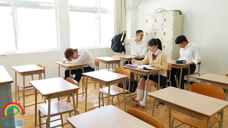 ＜JK＞ 敏感な乳首をこねくり回され我慢できず大量失禁…喉奥貫通イラマ...