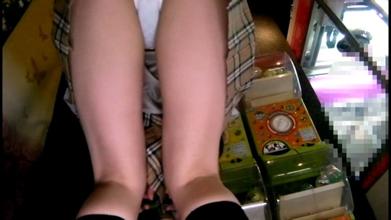 ＜JK＞ 女子校生盗撮マニアからの投稿！！～ゲーセン ガチャガチャ編～...