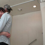 ＜JK＞ 【清楚な色白J●が】合宿中にシャワー室でSEX！ 相手はジジイ！？ しかもひょっとこフェラまでOKとかヤバすぎ 『高画質』