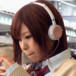 ＜JK＞ 【AI リマスター版】通学時に見かける同じ学校のあの子が部活帰りで疲れたのか、ぐっすり寝込んでいる… あまりにも寝顔が可愛くて見とれていると足の力が緩んだのか？どんどん股が開きパンツが… 『高画質』