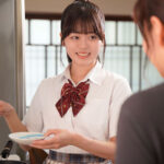 ＜JK＞ 「おじさんに可愛がってもらいなさい。」我が子を小金持ちに売った母と体の隅々まで舐めしゃぶられる娘 桜乃りの 『高画質』