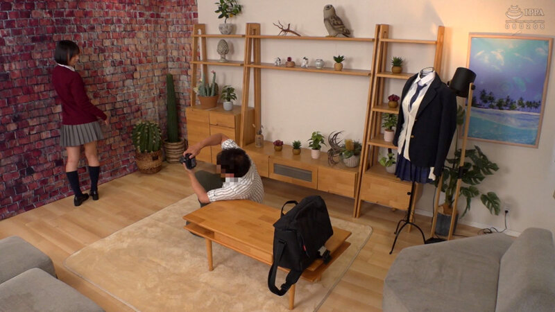 ＜JK＞ 制服特化 おじ好きちっぱい誘女 剛毛ビッチ スレンダーボディ...