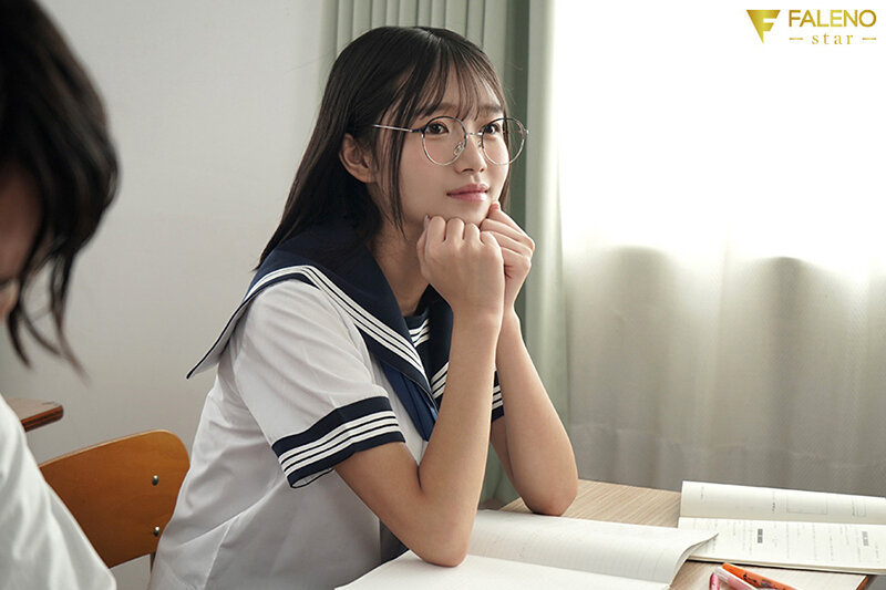 ＜JK＞ 真面目で大人しい教え子のエスカレートするパンチラ誘惑に負けて...