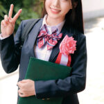 ＜JK＞ 3分前まで女子○校生！卒業式直後にガチナンパ！生まれて初めての素股体験！クリトリスがデカチンと擦れ合って我慢出来ずにヌルっと生挿入！そのまま人生初の生中だし！！みく＆みさき 『高画質』