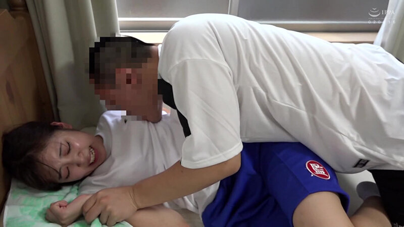 ＜JK＞ 男2人に激しくヤられて涙目の汗だくセックス 『高画質』