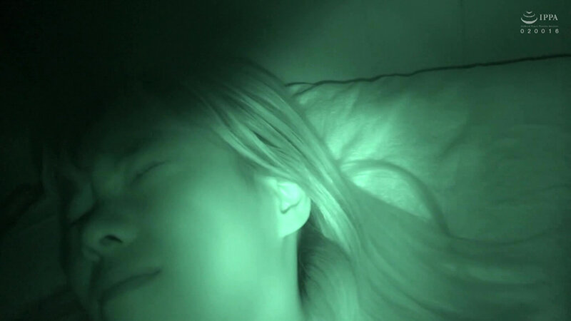 ＜JK＞ 寝ているところに乱入！！友達の横でえっちしちゃうスケベなスレ...