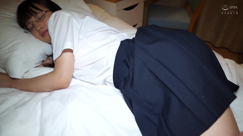 ＜JK＞ 美形のメガネ女子がおじさんと着衣セックス 『高画質』