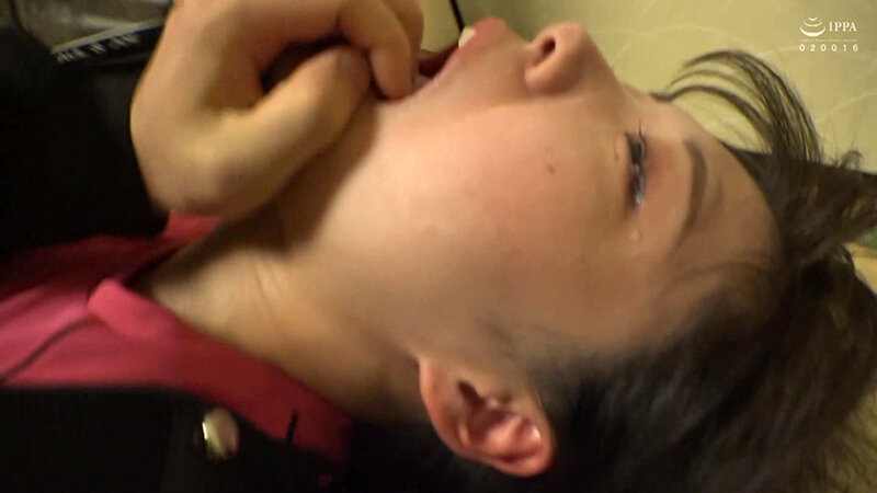 ＜JK＞ 泣きながらチ〇ポを受け入れる健気なJKに二人の男が襲いかかる...