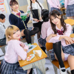 ＜JK＞ えっ！？90％？何だこの数字は？犯せる確率が可視化されてボクだけに見える世界！去年まで女子校だった学校に入学したらほぼ女子！モテるかと思ったらほぼ毎日いじめられて奴●扱い！そんなある日転機が…。 『高画質』