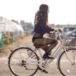 ＜JK＞ いつもボトムス履き忘れちゃう美尻ドジっ娘は即ズボOKと勘違いされ見知らぬ男にハメられます（ ＞_＜ ） 村上悠華 『高画質』
