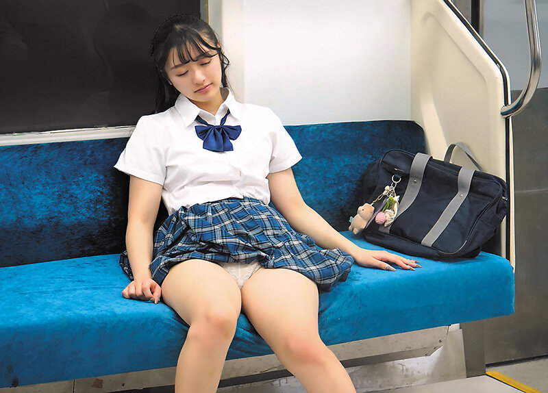 ＜JK＞ 最終電車でいつも乗り合わせる女子校生の無防備なフリしたパンチ...